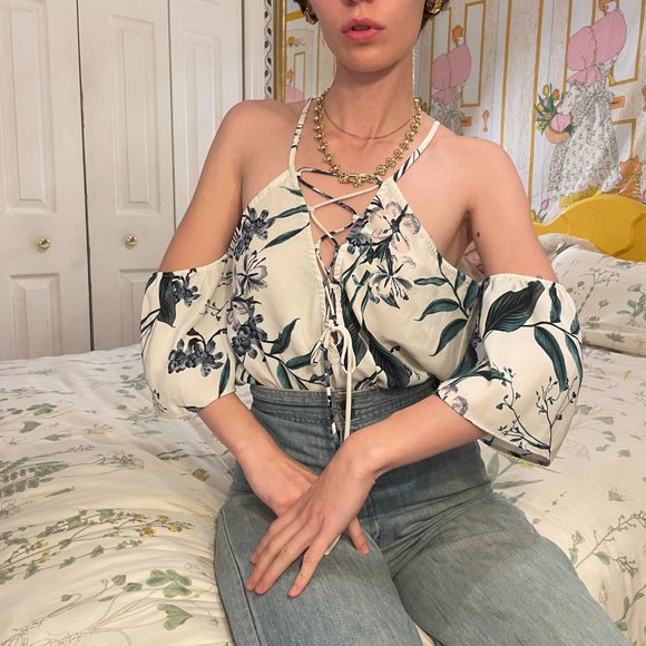 Off the shoulder tropical white and green blouse with bell sleeves! - Picture 2 of 12